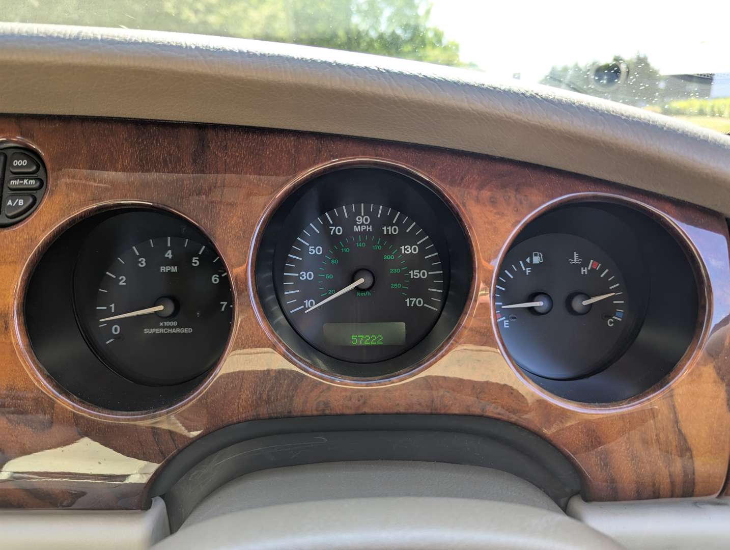 <p>2001 JAGUAR XKR 4.0 AUTO</p>