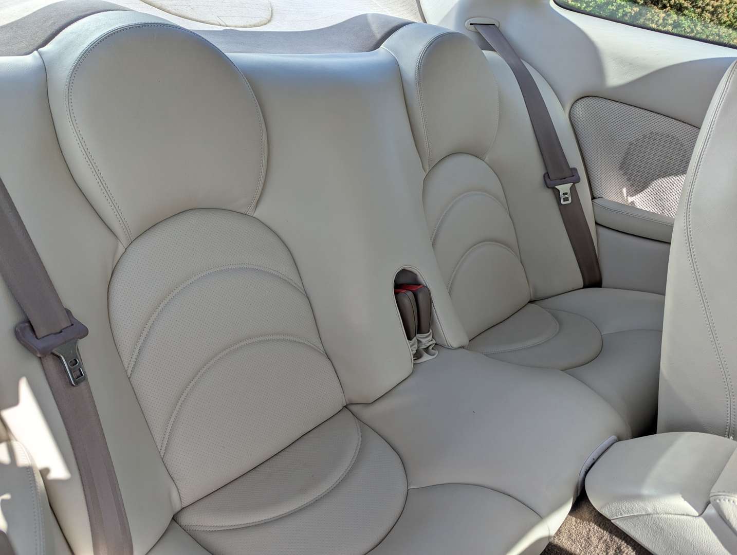 <p>2001 JAGUAR XKR 4.0 AUTO</p>