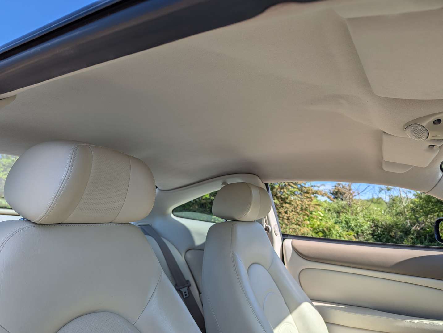 <p>2001 JAGUAR XKR 4.0 AUTO</p>