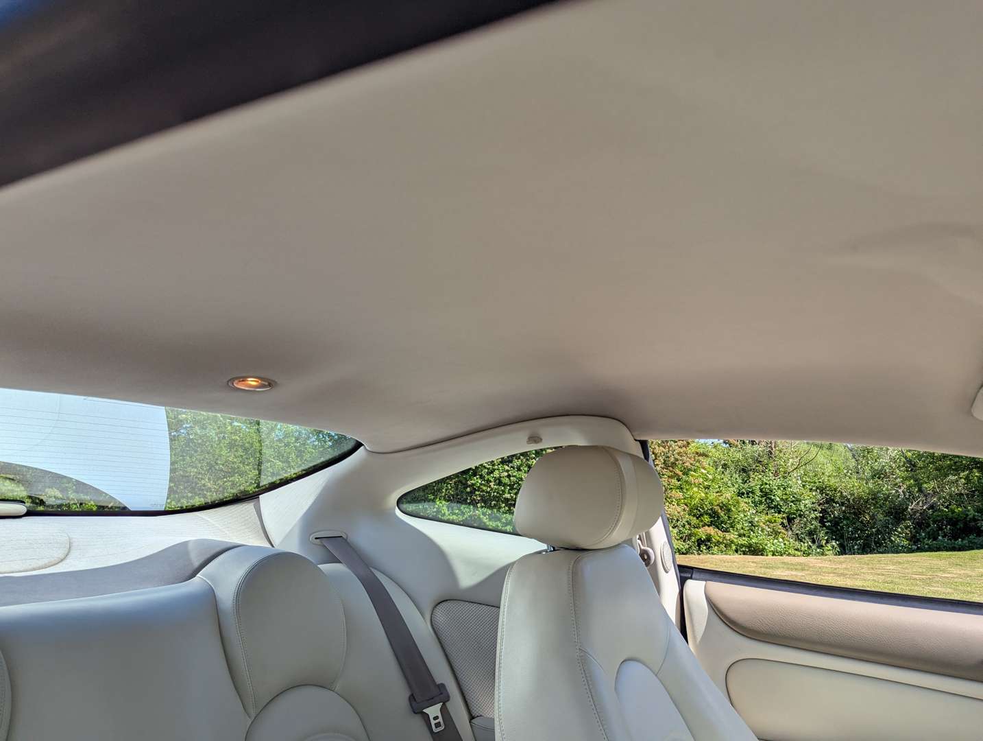 <p>2001 JAGUAR XKR 4.0 AUTO</p>