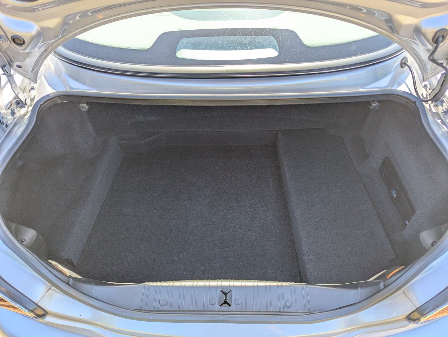 <p>2001 JAGUAR XKR 4.0 AUTO</p>
