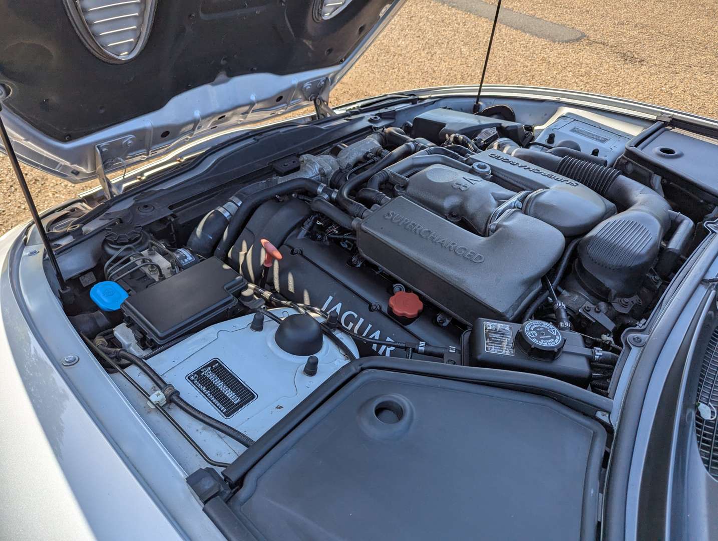 <p>2001 JAGUAR XKR 4.0 AUTO</p>