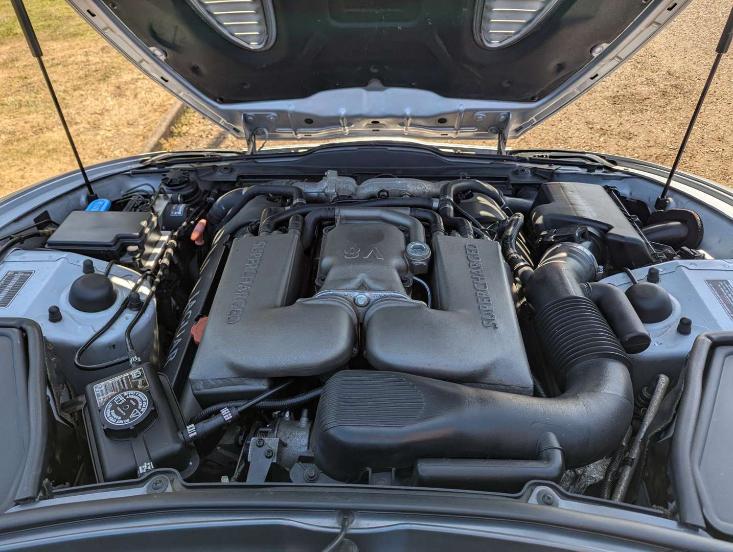 <p>2001 JAGUAR XKR 4.0 AUTO</p>
