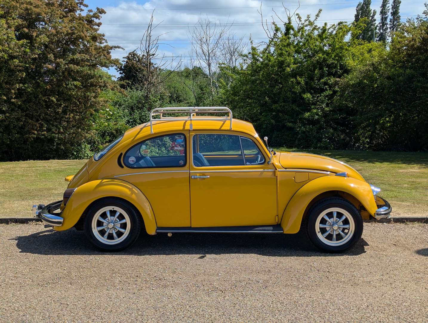 <p>1974 VW BEETLE 1200</p>