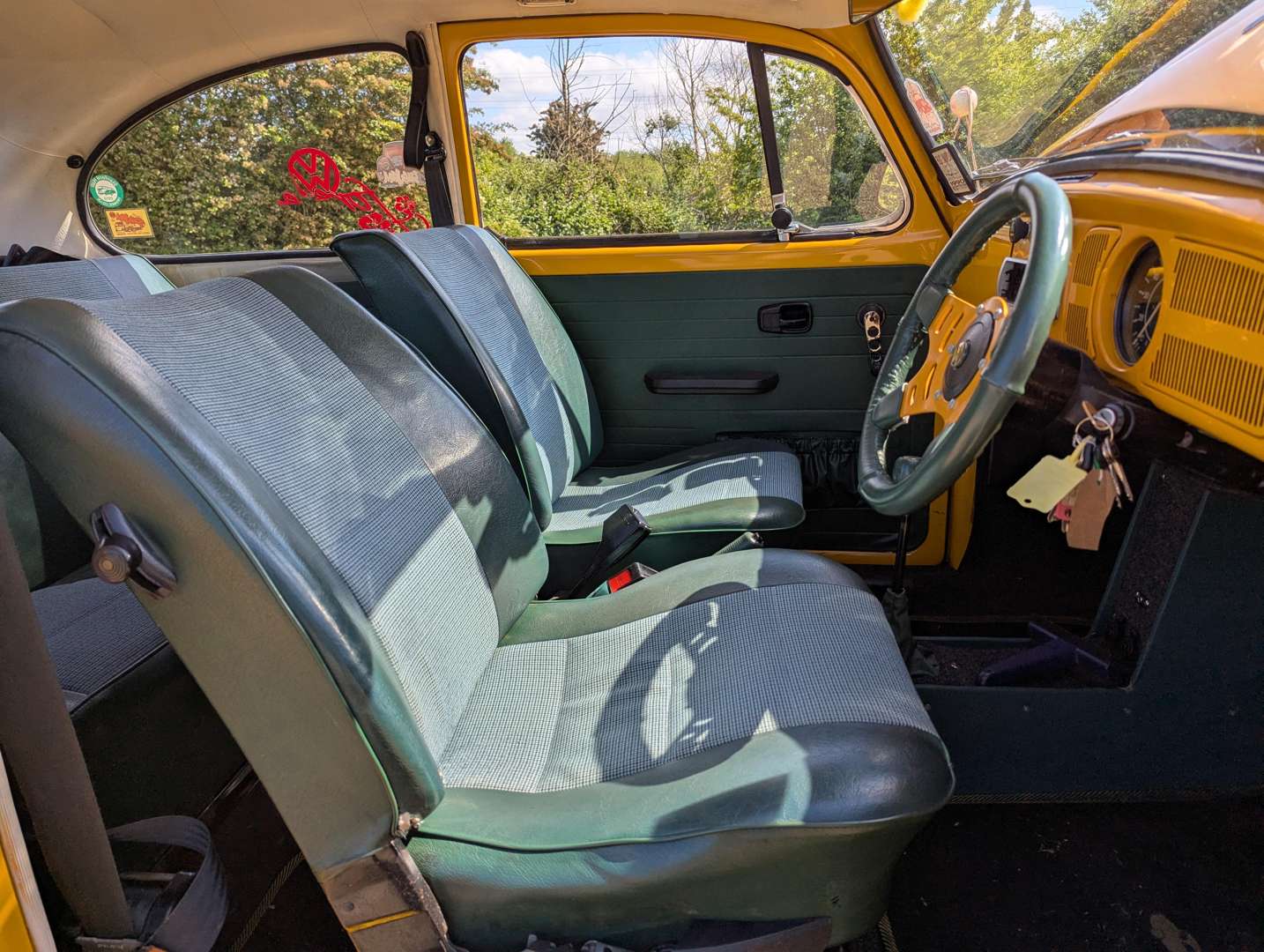 <p>1974 VW BEETLE 1200</p>
