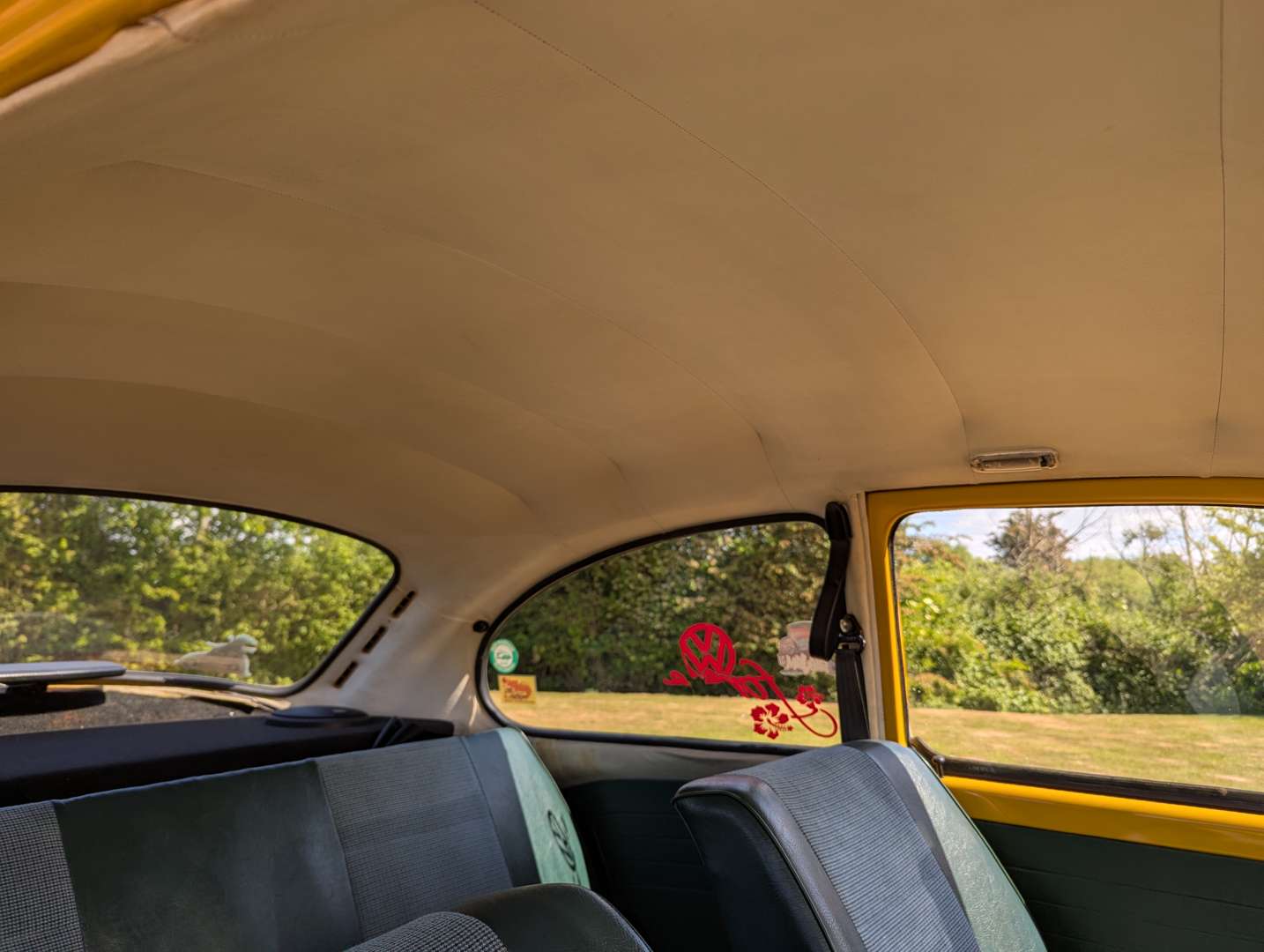 <p>1974 VW BEETLE 1200</p>