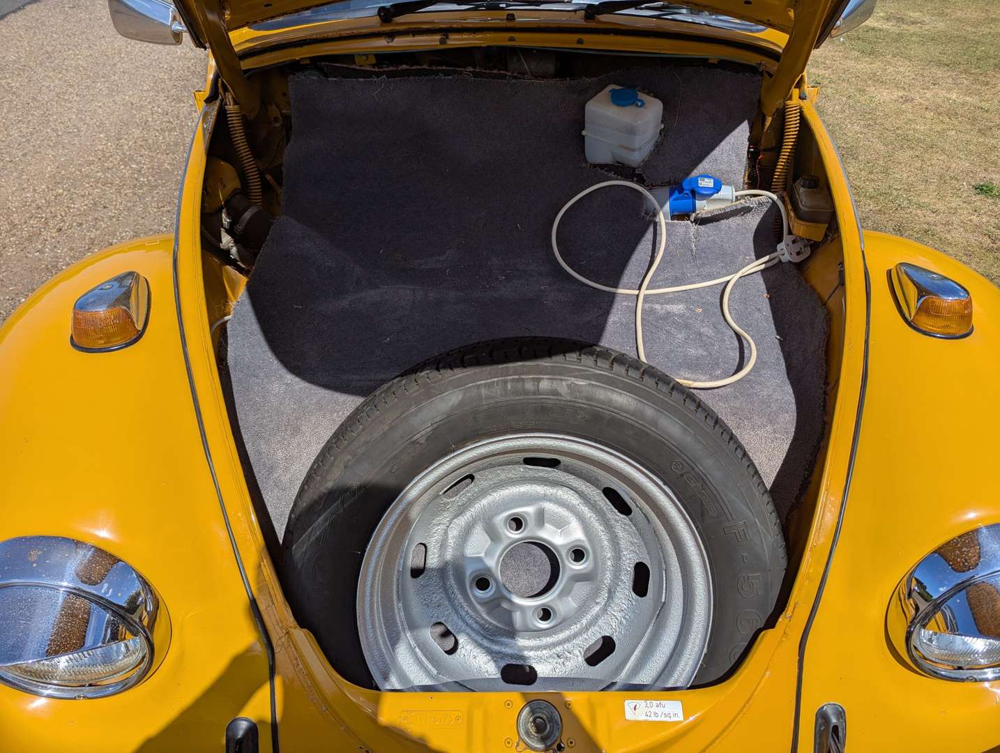 <p>1974 VW BEETLE 1200</p>