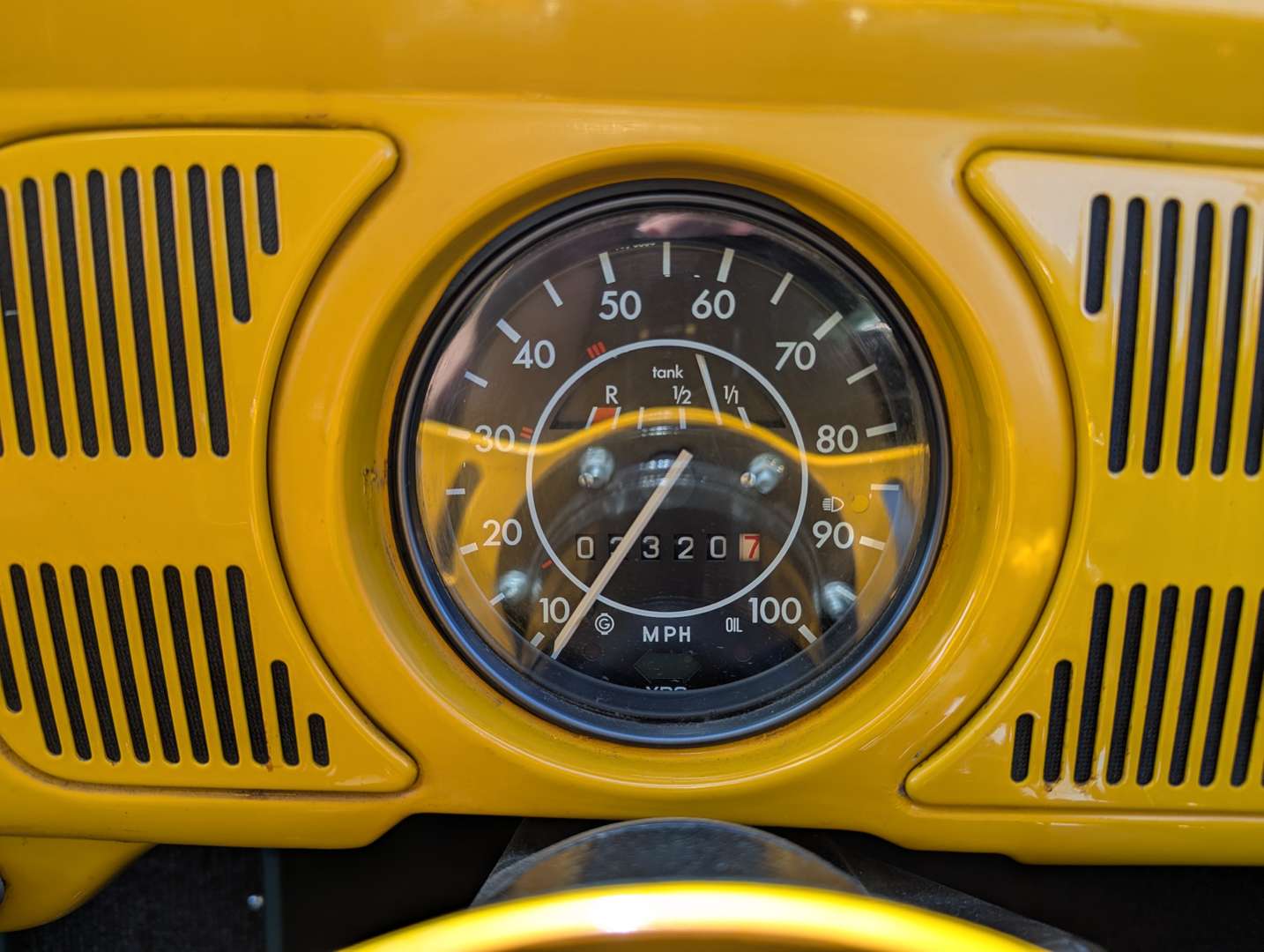 <p>1974 VW BEETLE 1200</p>