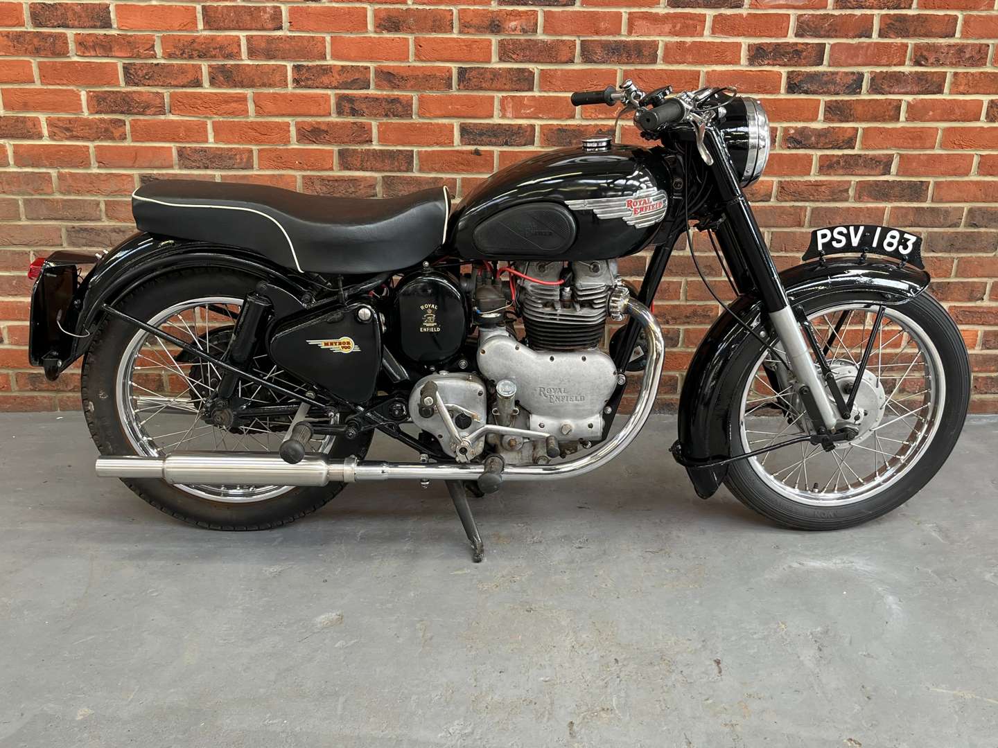 <p>ROYAL ENFIELD METEOR 700</p>