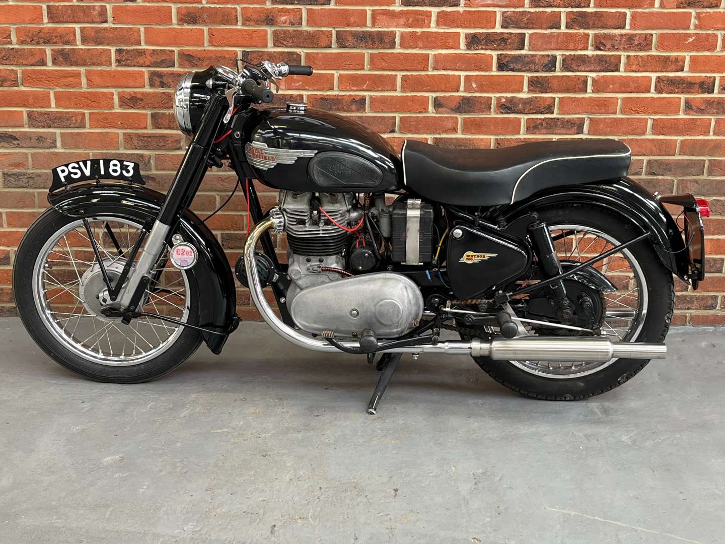 <p>ROYAL ENFIELD METEOR 700</p>
