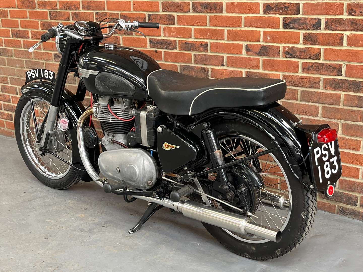 <p>ROYAL ENFIELD METEOR 700</p>