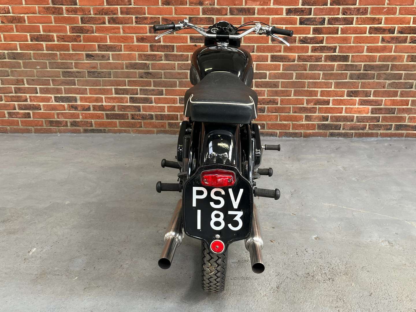 <p>ROYAL ENFIELD METEOR 700</p>