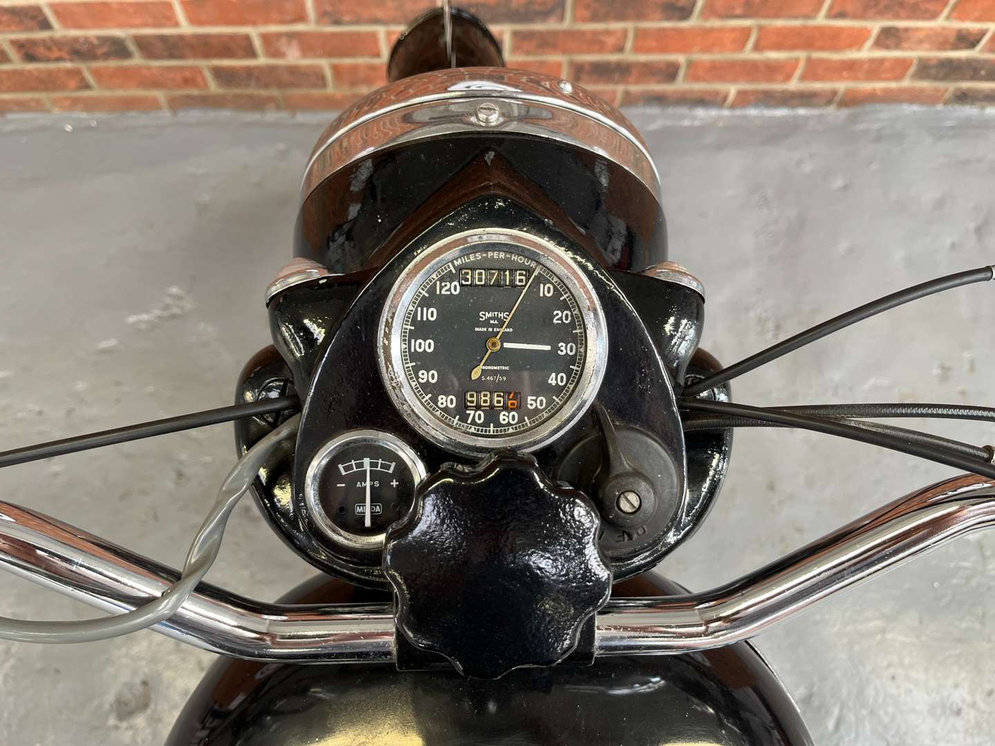 <p>ROYAL ENFIELD METEOR 700</p>