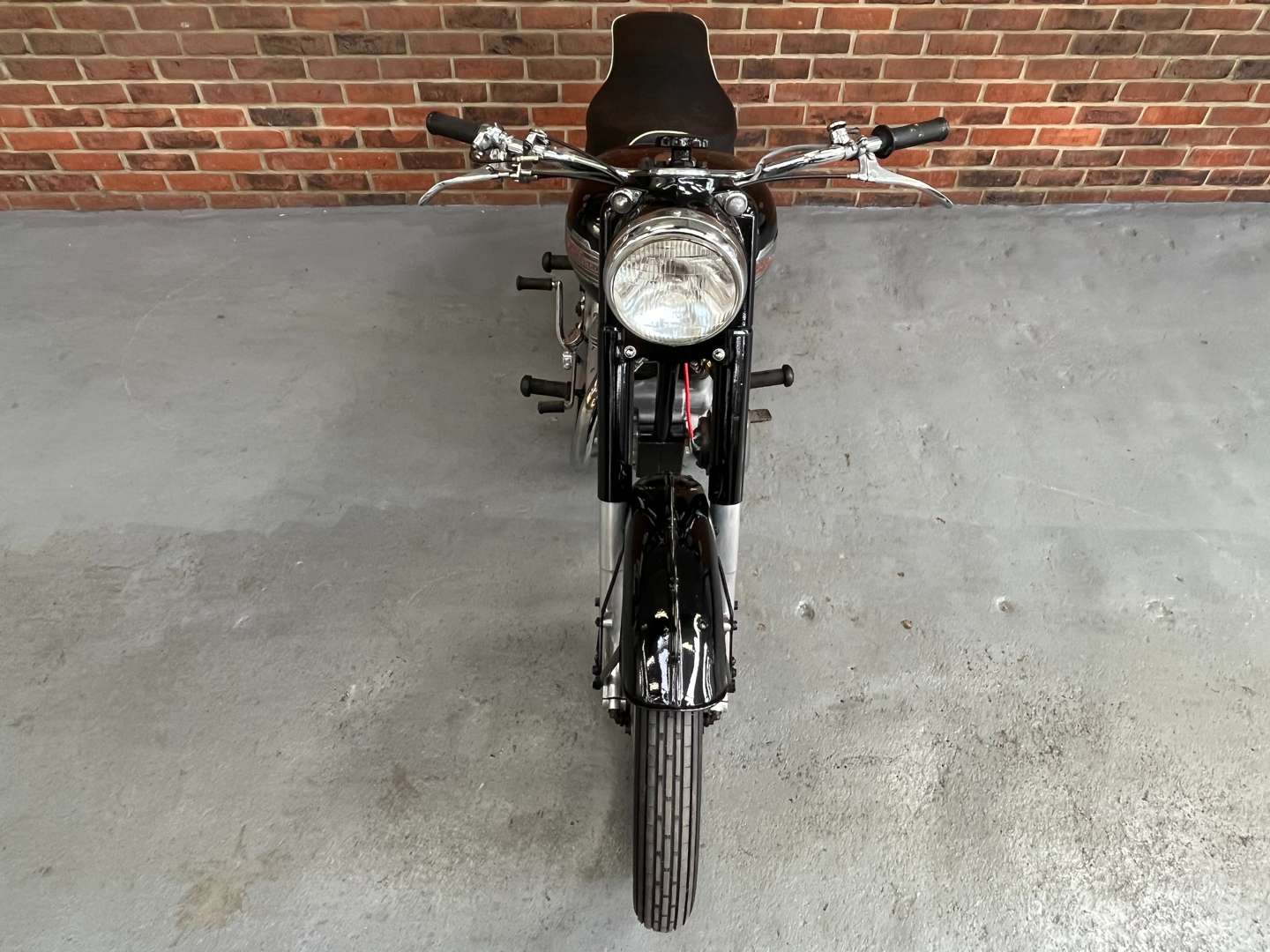<p>ROYAL ENFIELD METEOR 700</p>