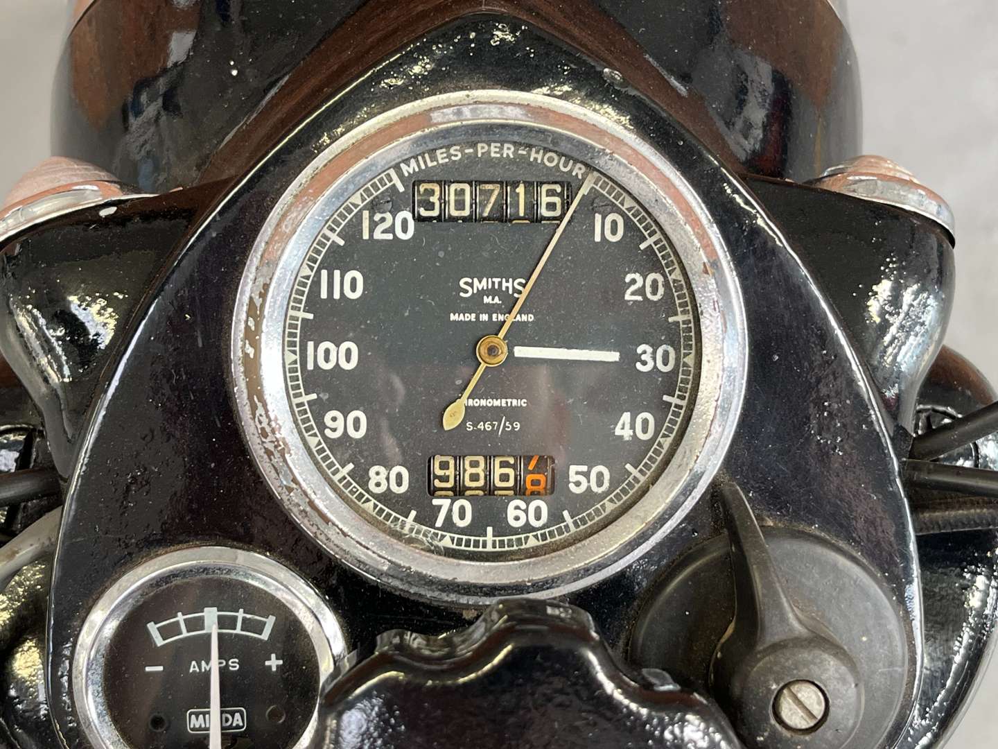 <p>ROYAL ENFIELD METEOR 700</p>
