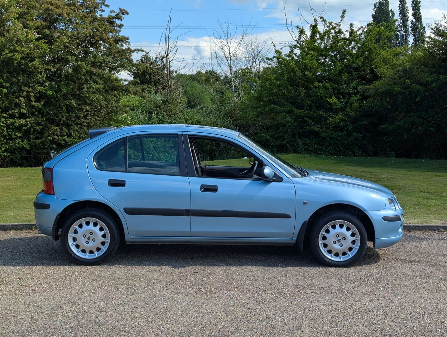 <p>2002 ROVER 25 IL 16V 6,128 MILES</p>