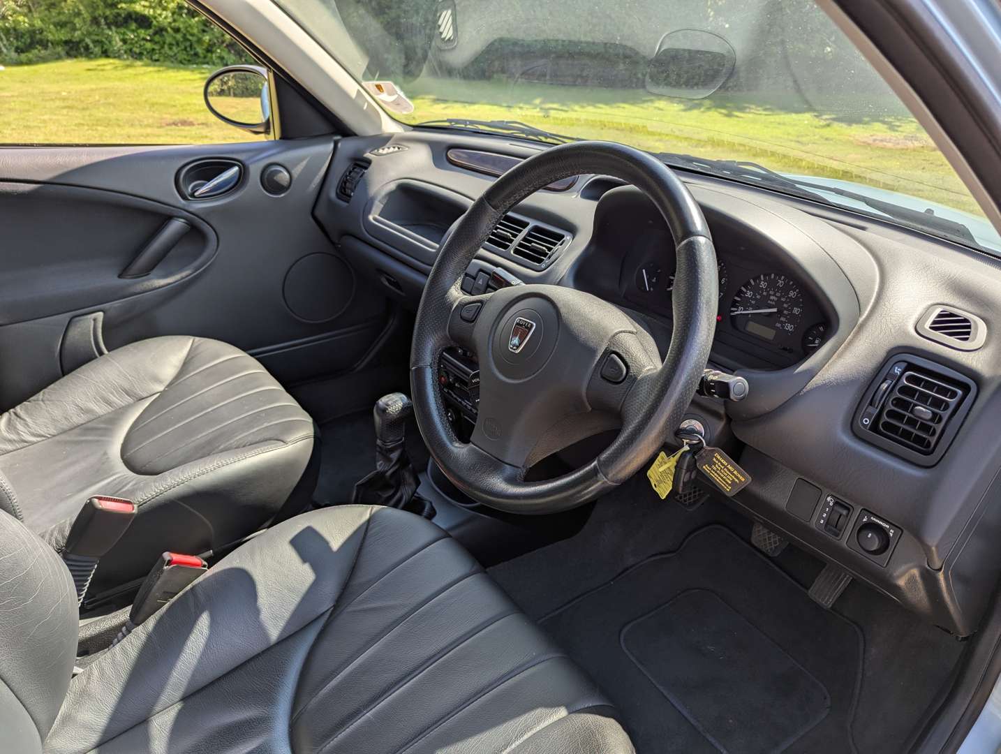 <p>2002 ROVER 25 IL 16V 6,128 MILES</p>