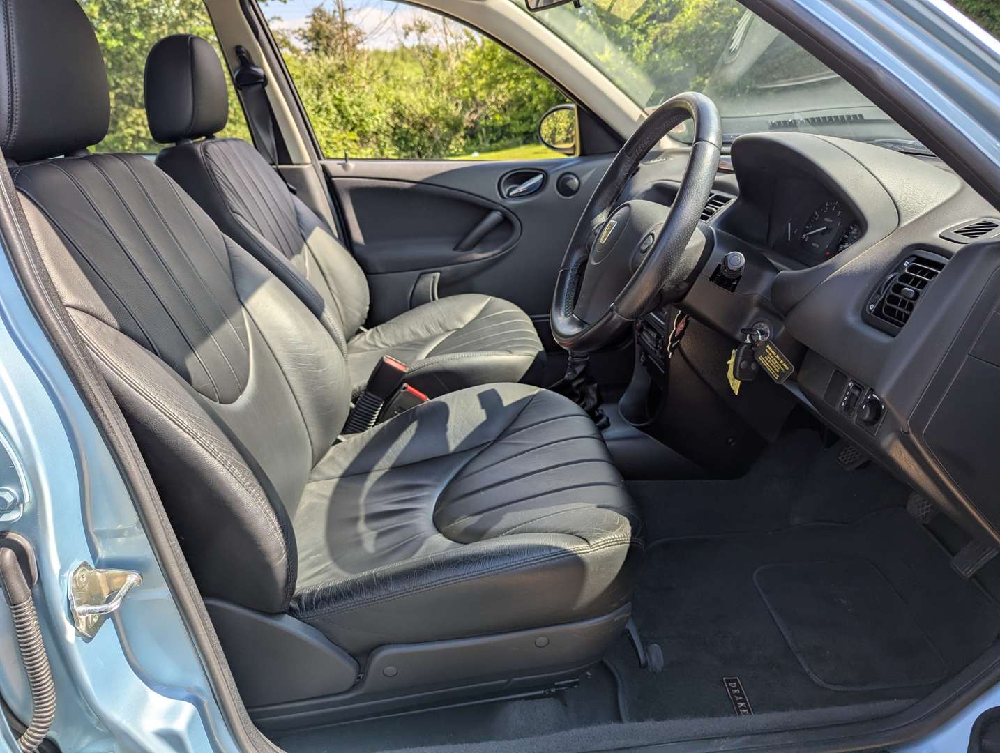 <p>2002 ROVER 25 IL 16V 6,128 MILES</p>