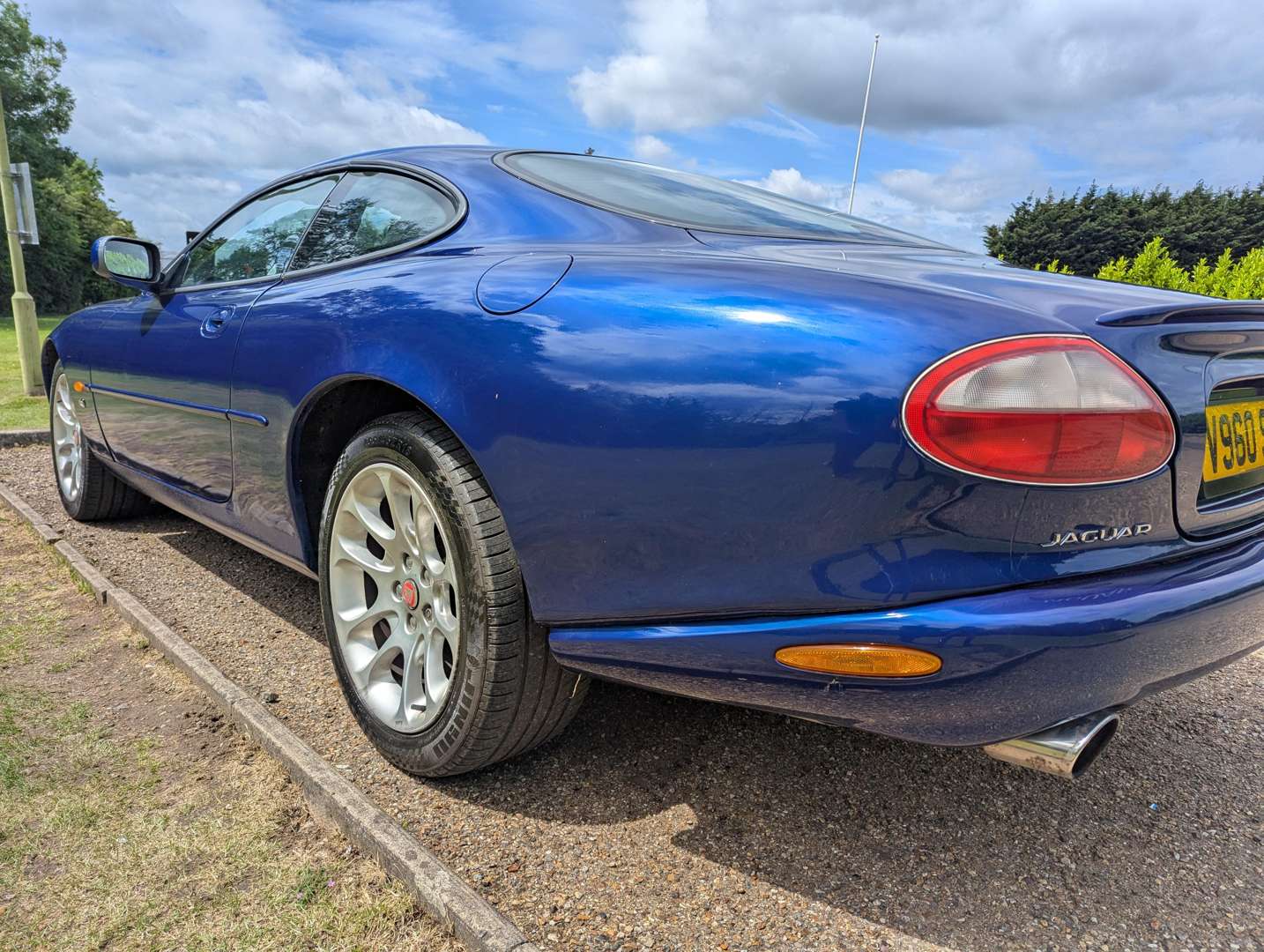 <p>1999 JAGUAR XKR 4.0 COUPE AUTO</p>