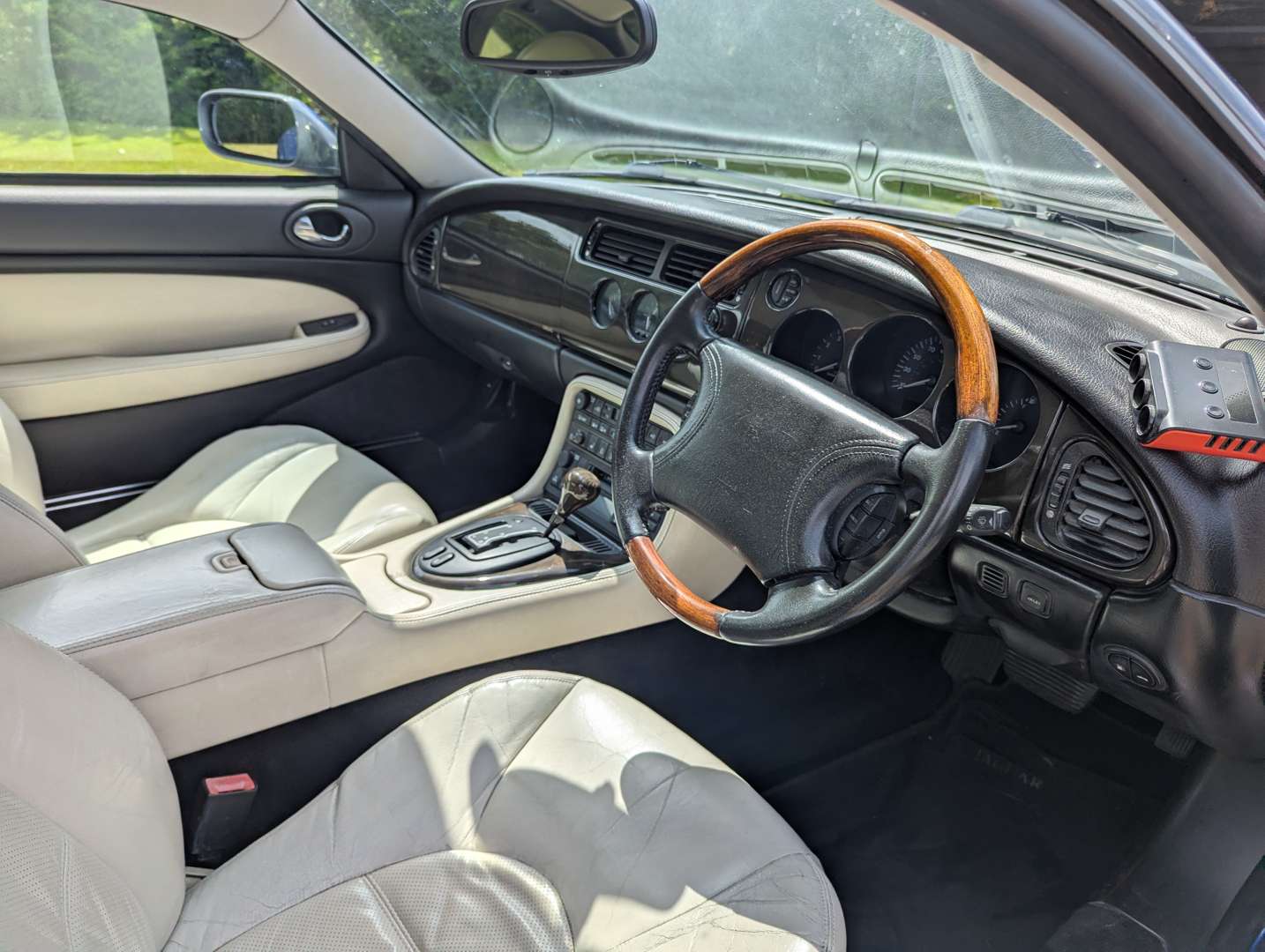 <p>1999 JAGUAR XKR 4.0 COUPE AUTO</p>