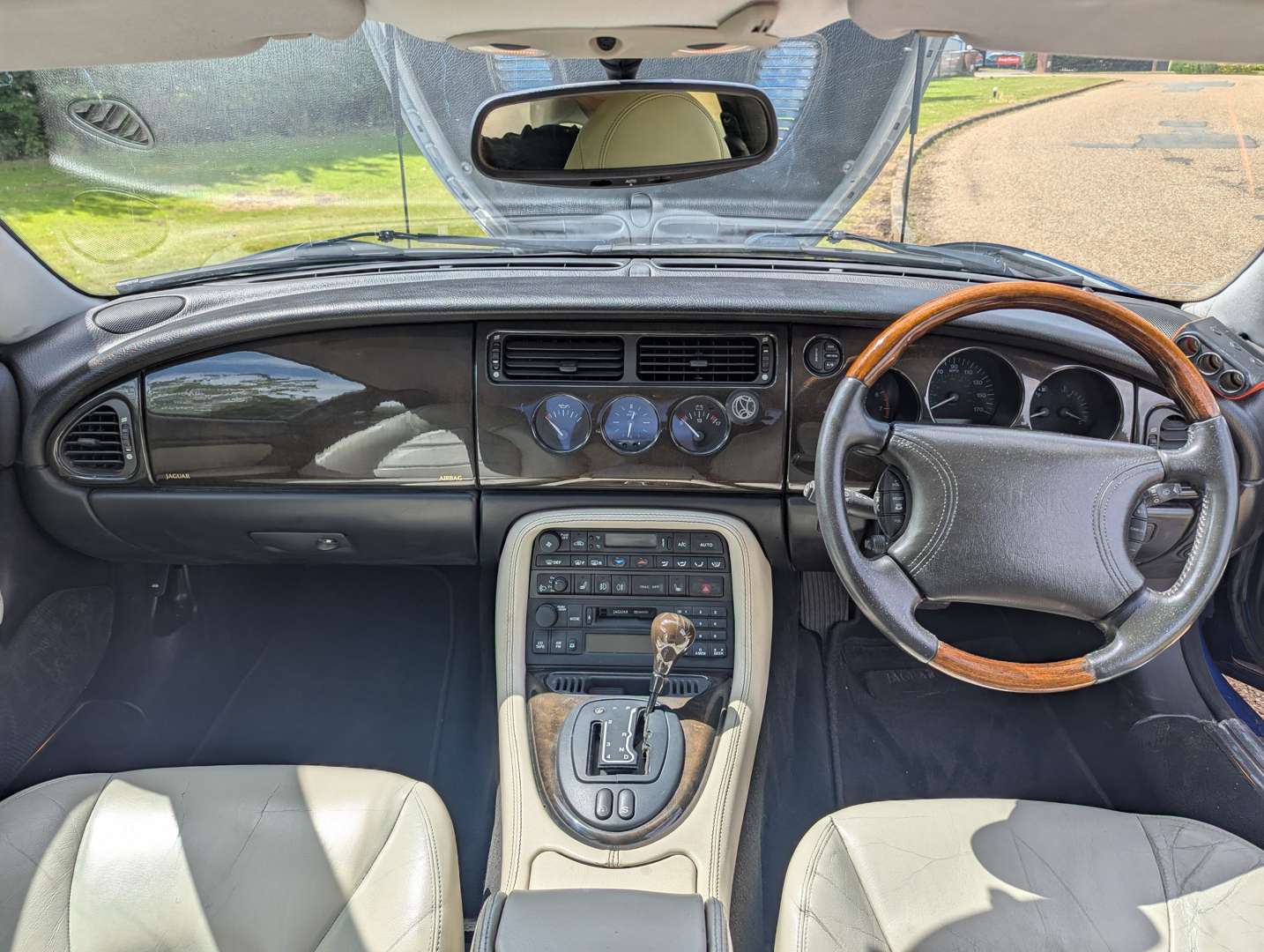 <p>1999 JAGUAR XKR 4.0 COUPE AUTO</p>