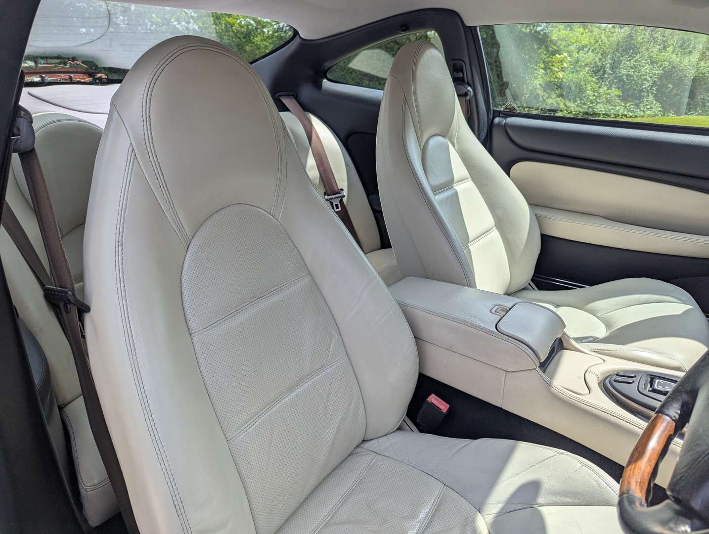 <p>1999 JAGUAR XKR 4.0 COUPE AUTO</p>