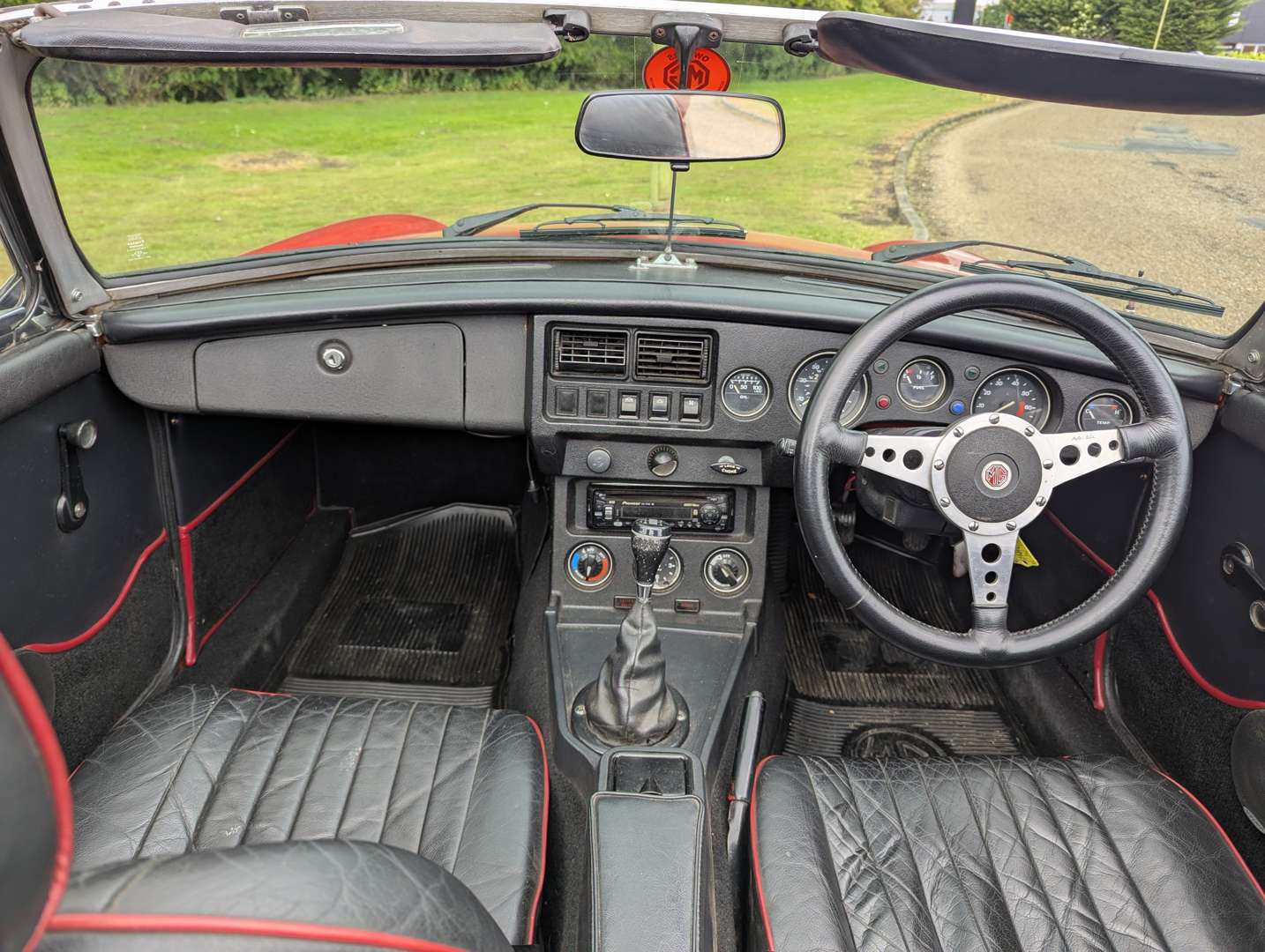 <p>1979 MG B ROADSTER</p>
