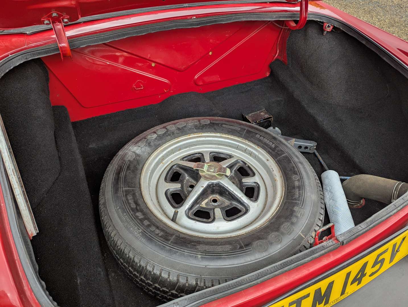 <p>1979 MG B ROADSTER</p>