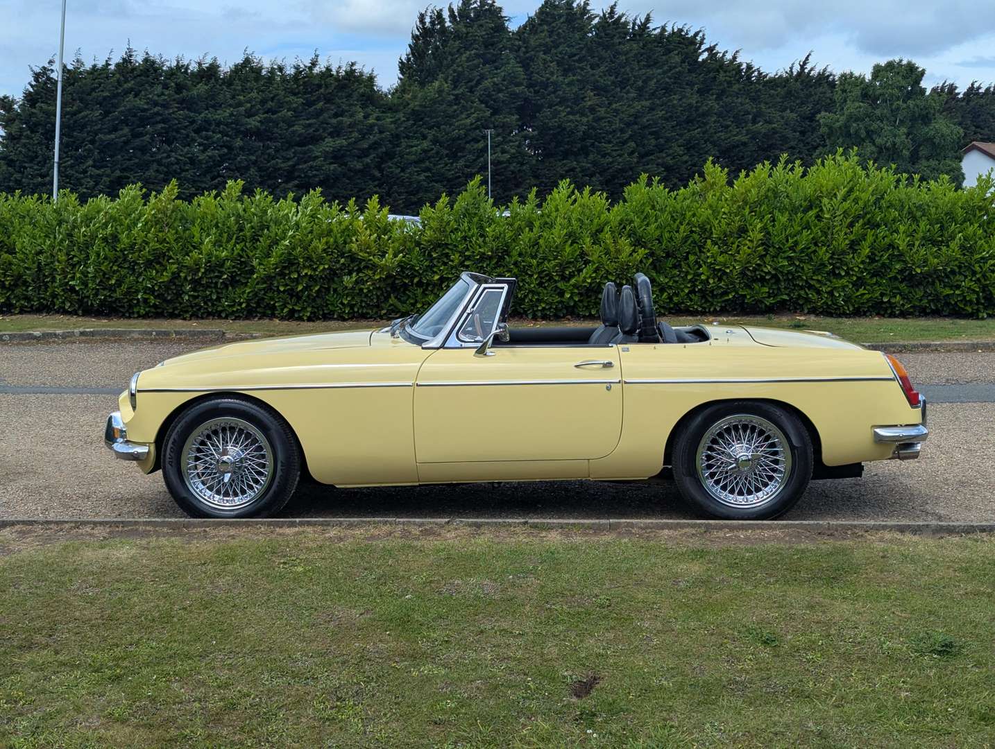 <p>1969 MG C ROADSTER LHD</p>