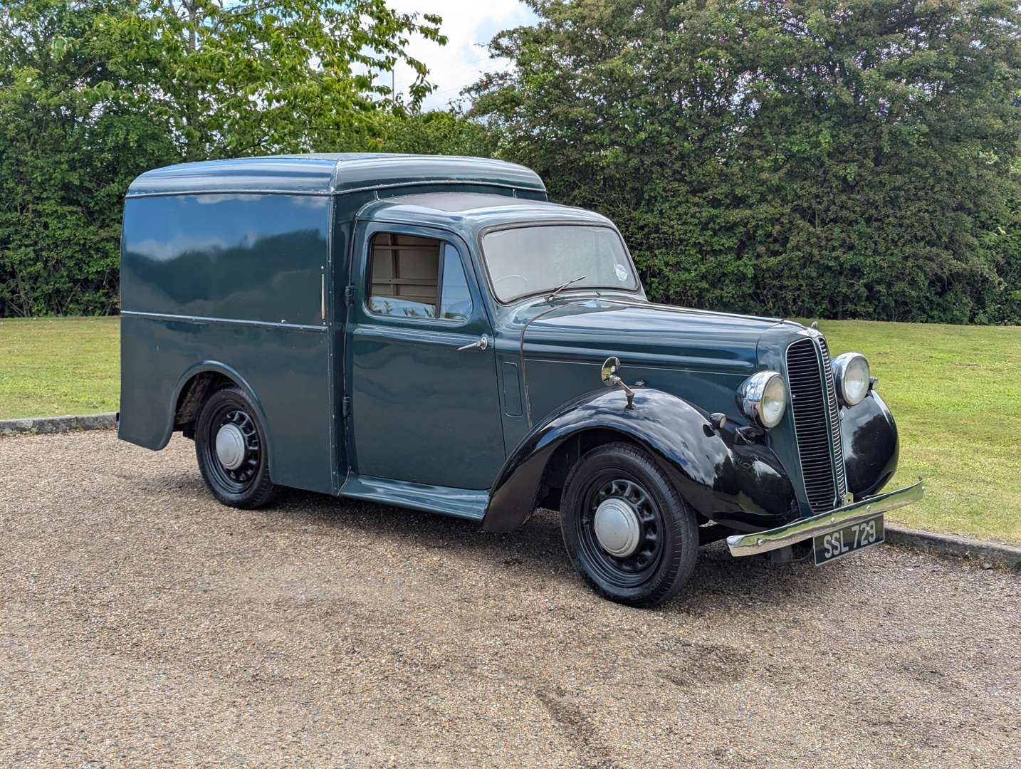 <p>1937 COMMER LIGHT VAN</p>