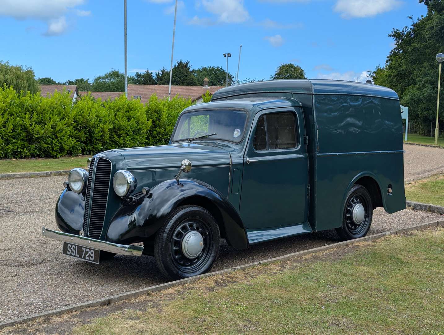 <p>1937 COMMER LIGHT VAN</p>