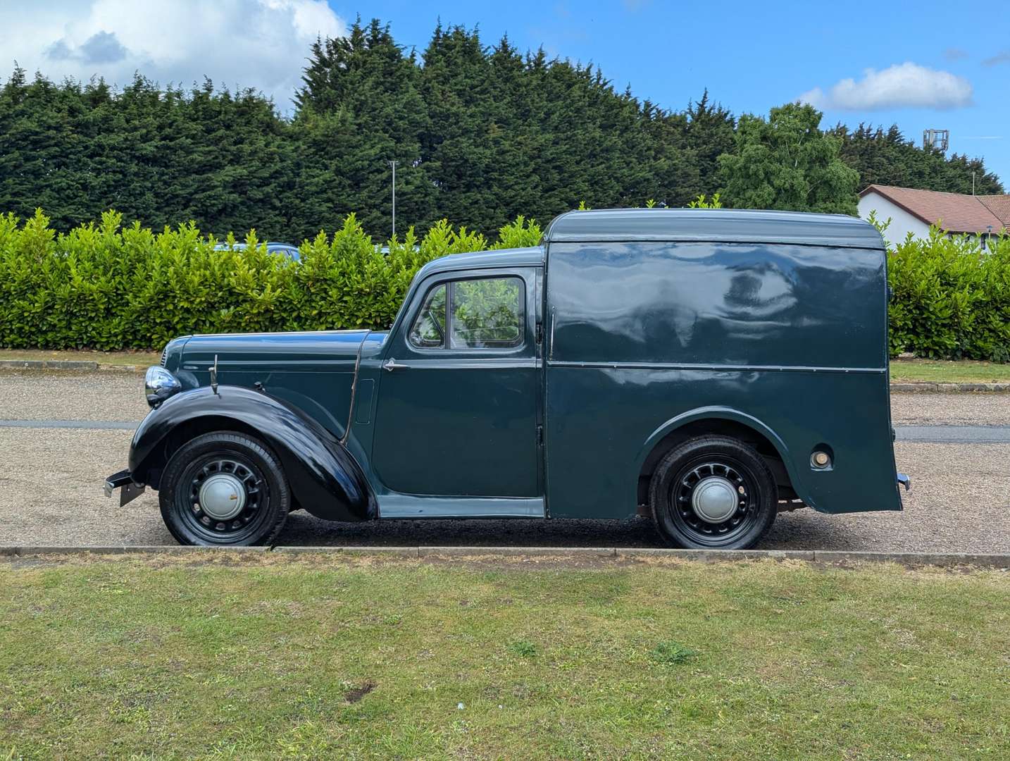 <p>1937 COMMER LIGHT VAN</p>