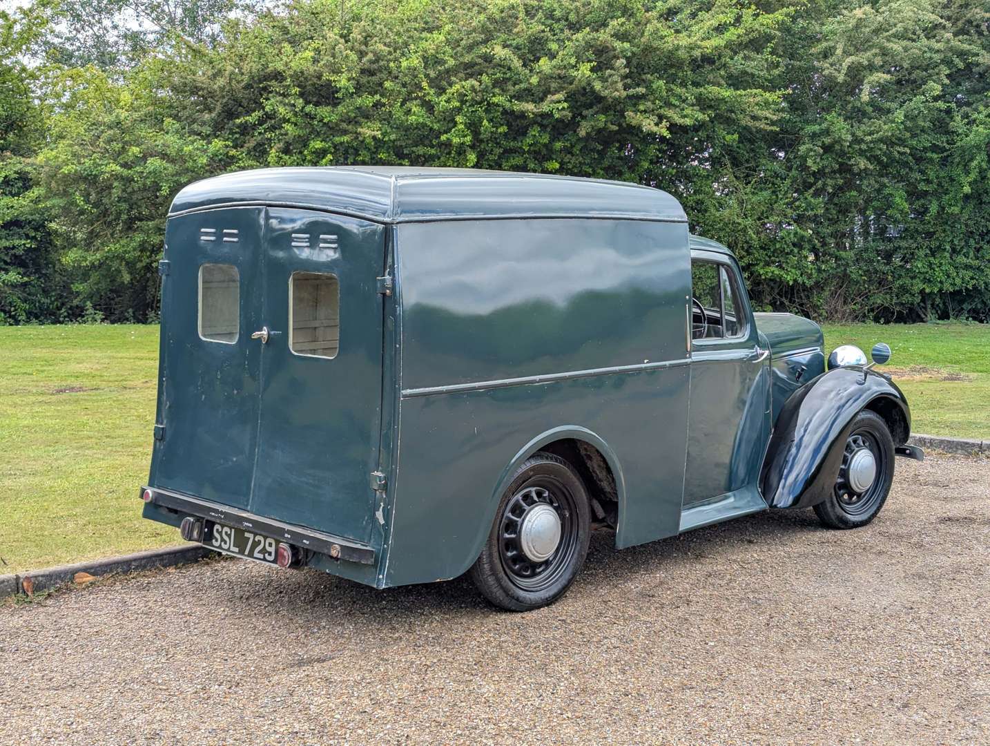 <p>1937 COMMER LIGHT VAN</p>