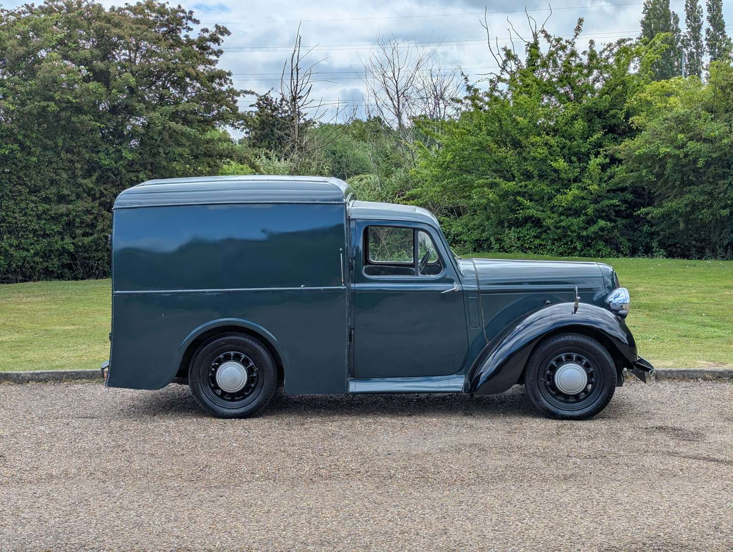 <p>1937 COMMER LIGHT VAN</p>