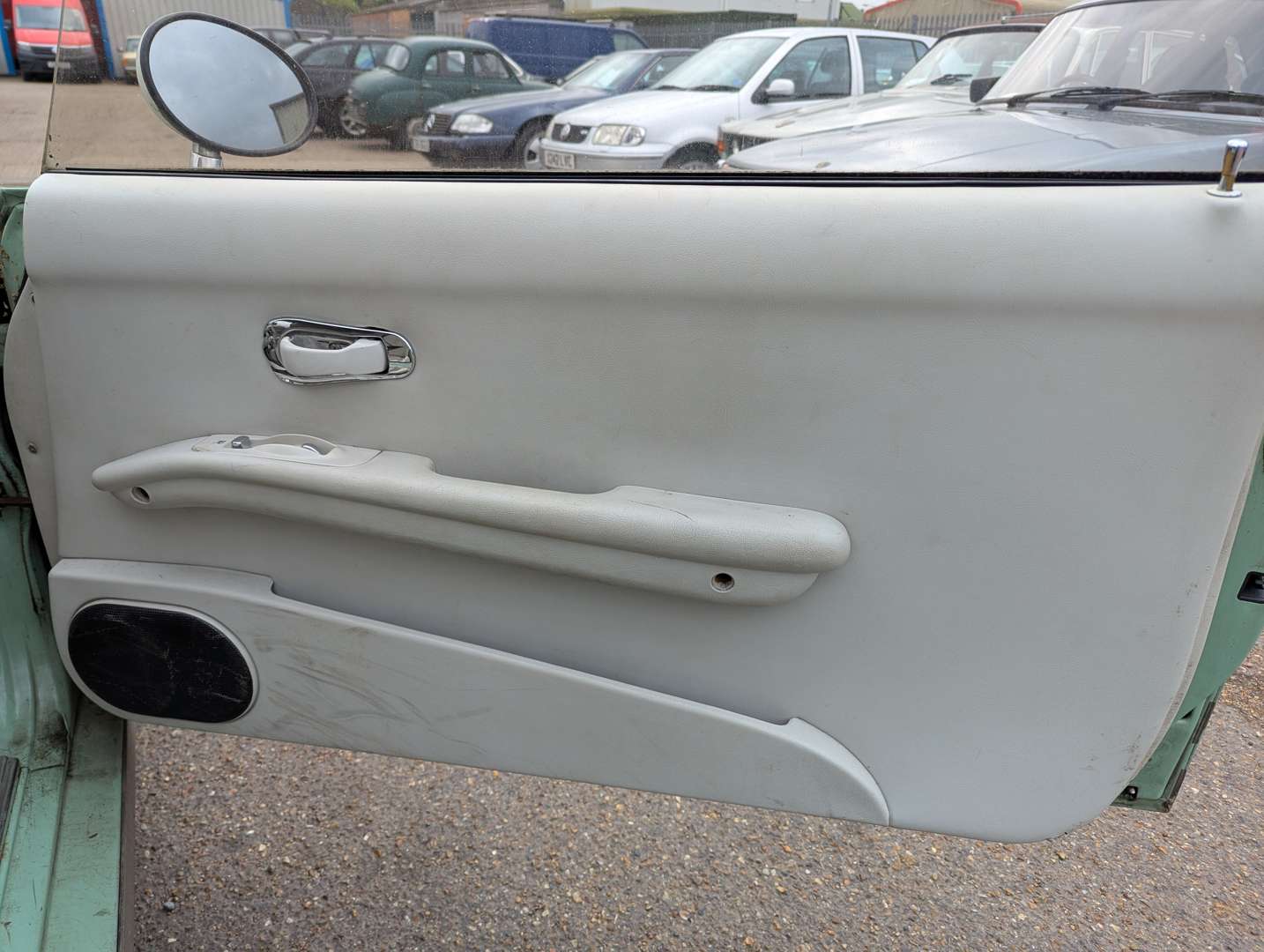 <p>1991 NISSAN FIGARO AUTO</p>
