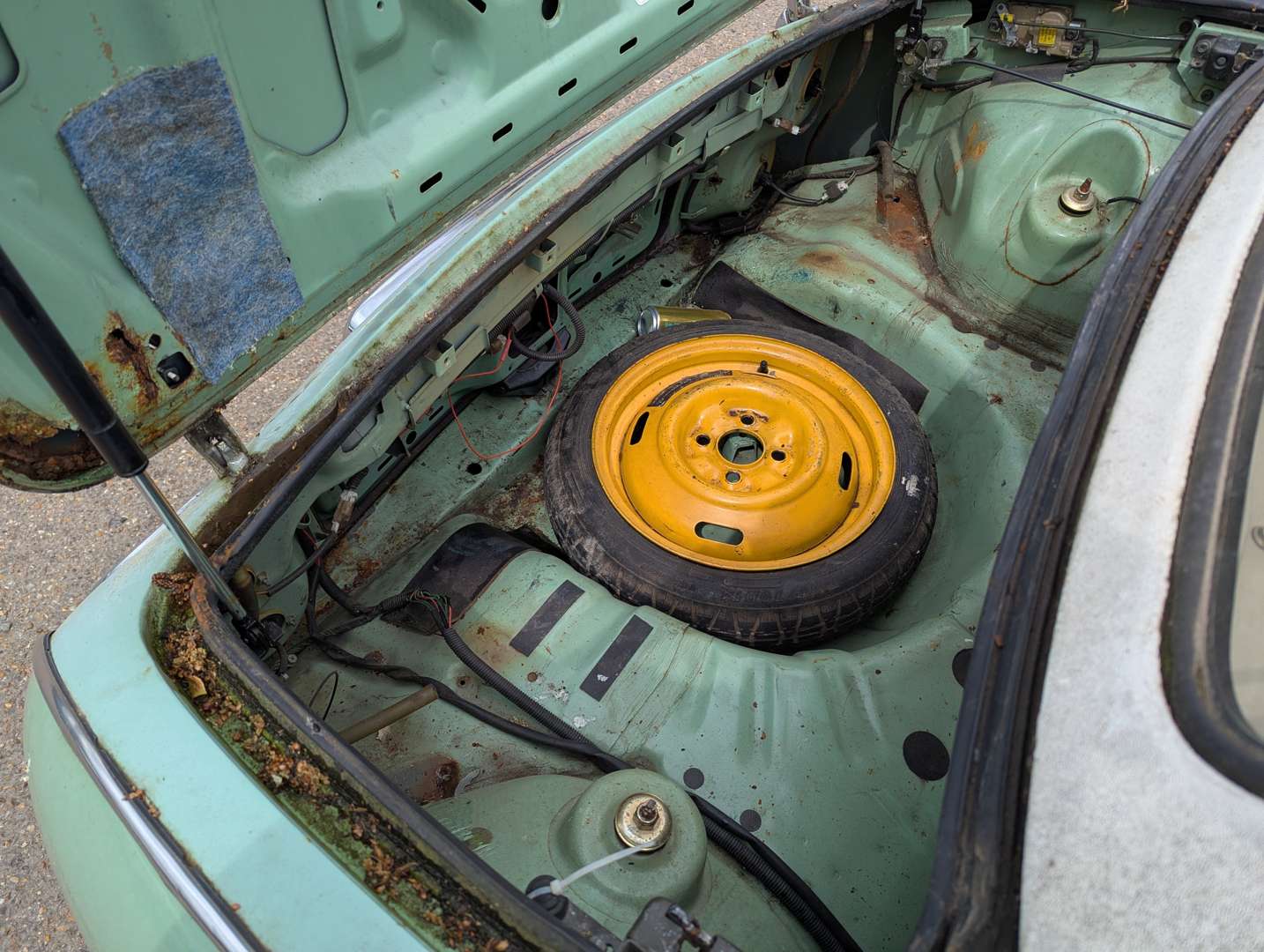 <p>1991 NISSAN FIGARO AUTO</p>
