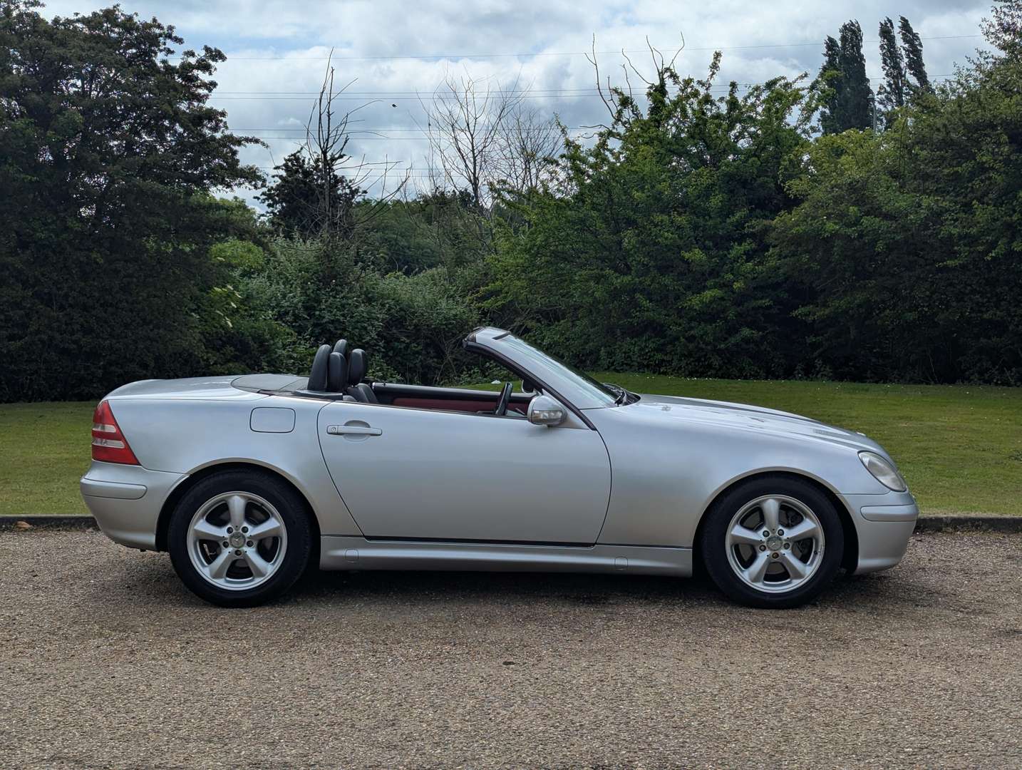 <p>2000 MERCEDES SLK 320 AUTO</p>