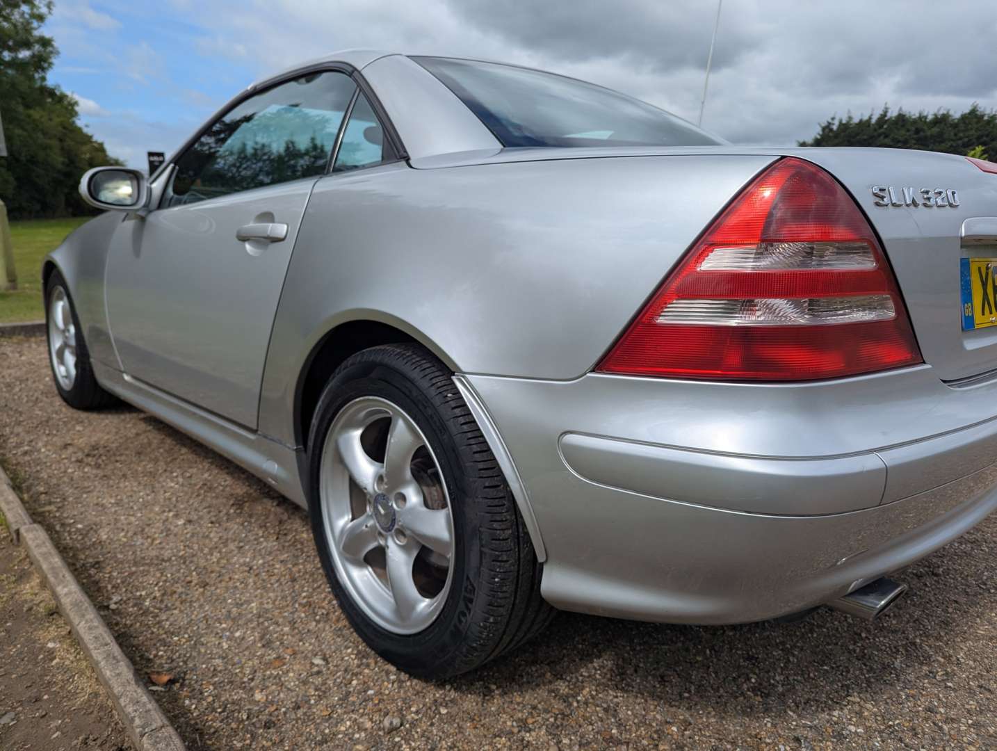<p>2000 MERCEDES SLK 320 AUTO</p>