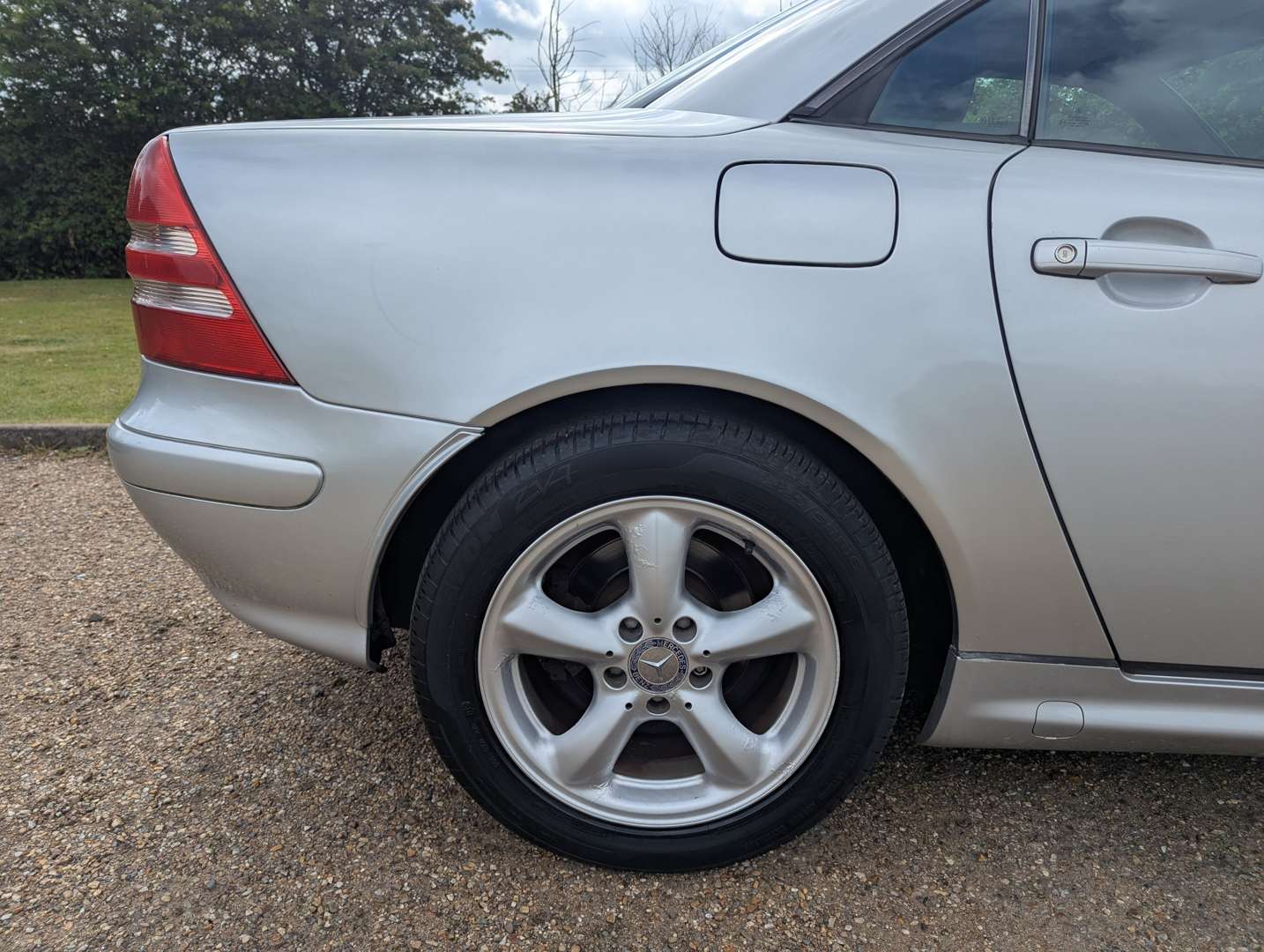 <p>2000 MERCEDES SLK 320 AUTO</p>