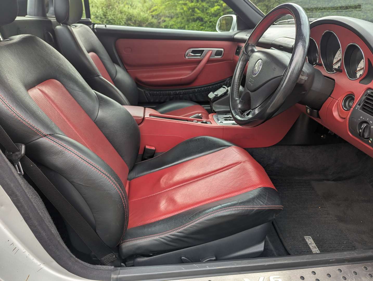 <p>2000 MERCEDES SLK 320 AUTO</p>
