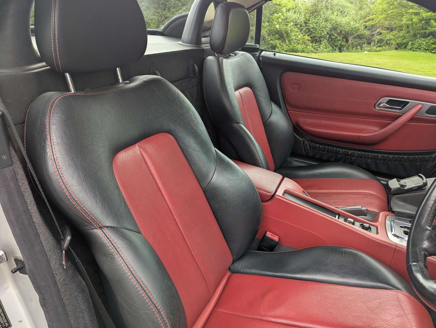 <p>2000 MERCEDES SLK 320 AUTO</p>