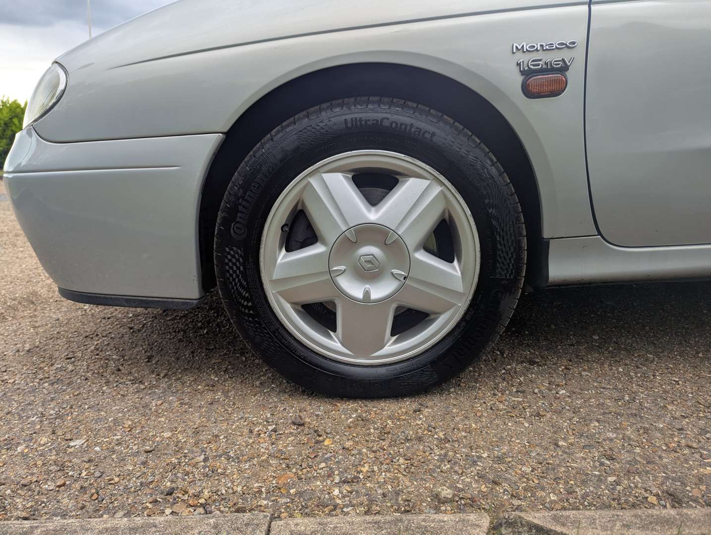 <p>2000 RENAULT MEGANE MONACO COUPE</p>