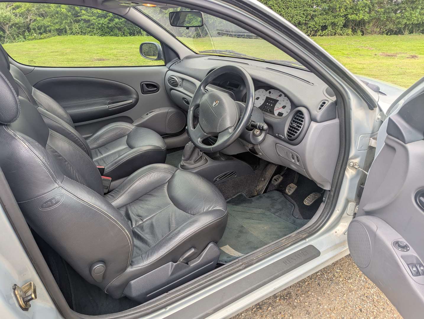 <p>2000 RENAULT MEGANE MONACO COUPE</p>