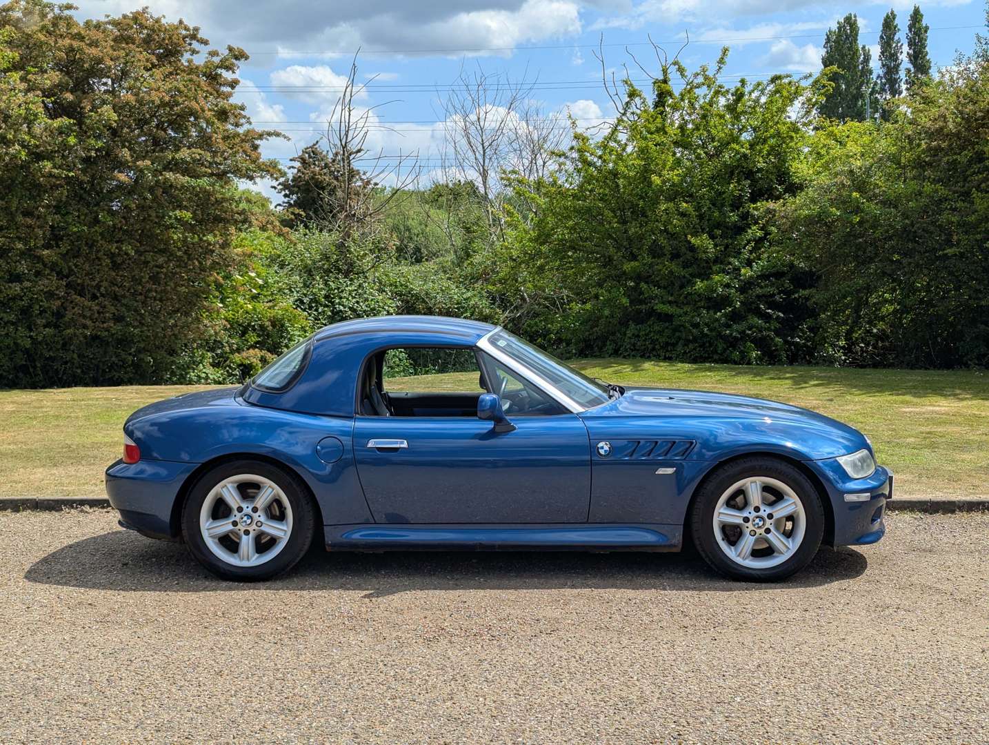 <p>2000 BMW Z3 2.0 M-SPEC</p>