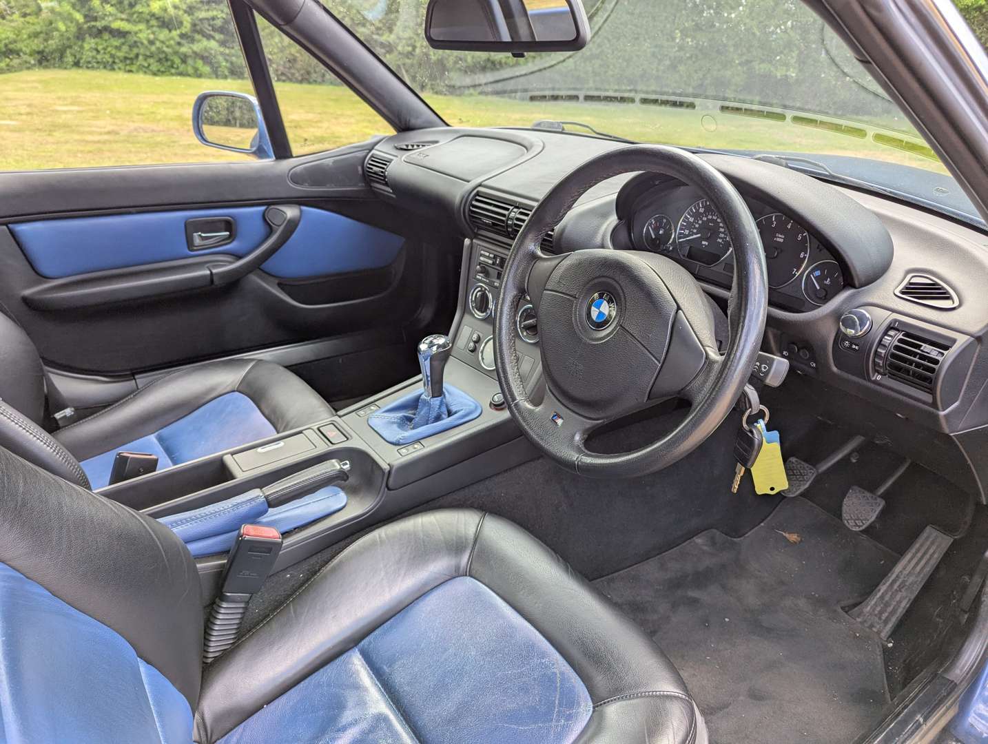 <p>2000 BMW Z3 2.0 M-SPEC</p>