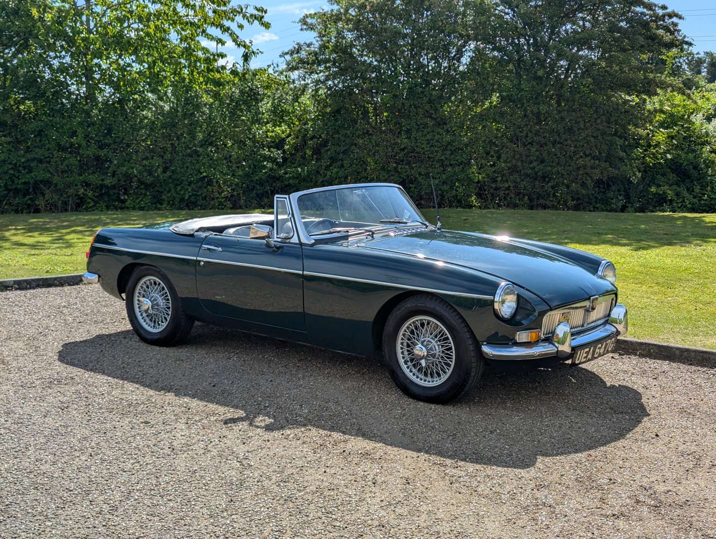 <p>1969 MG B ROADSTER</p>