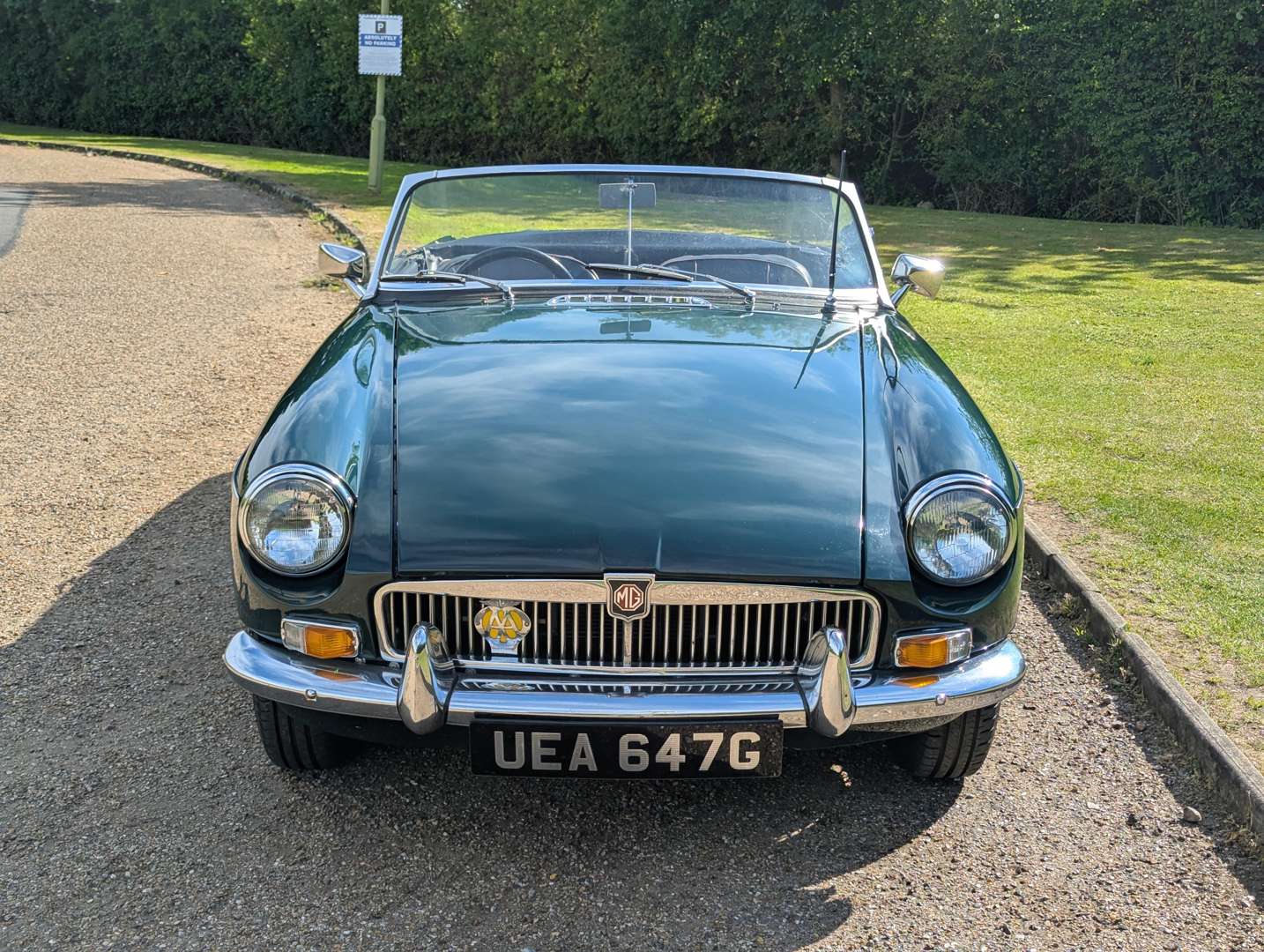 <p>1969 MG B ROADSTER</p>