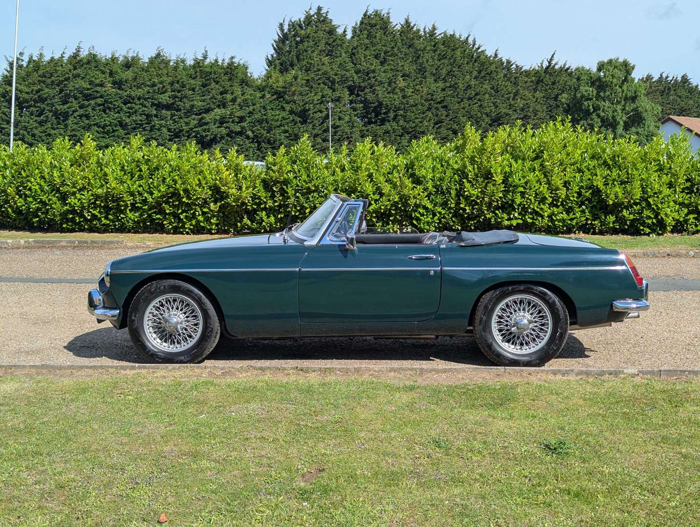 <p>1969 MG B ROADSTER</p>