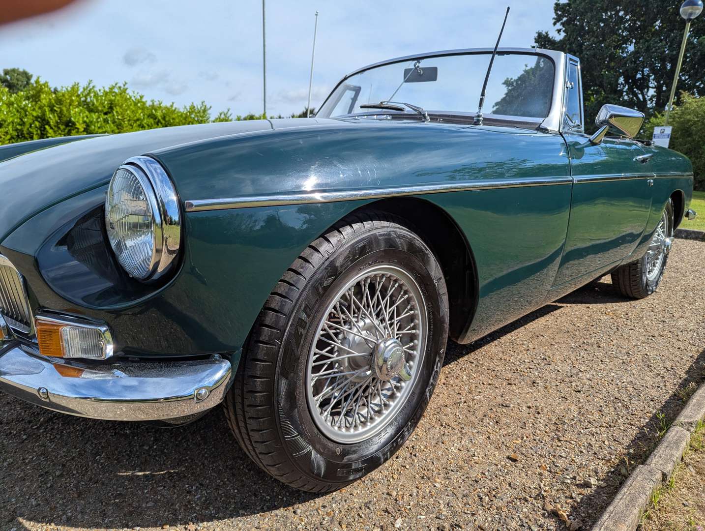 <p>1969 MG B ROADSTER</p>