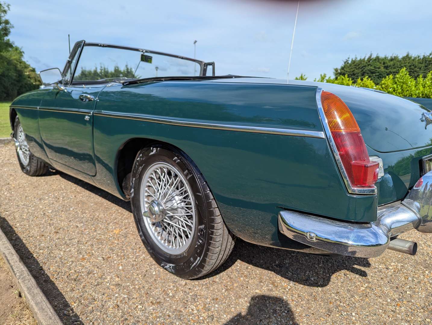 <p>1969 MG B ROADSTER</p>